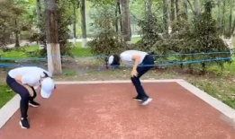 跳皮筋的视频,跟随跳皮筋视频感受传统运动的魅力